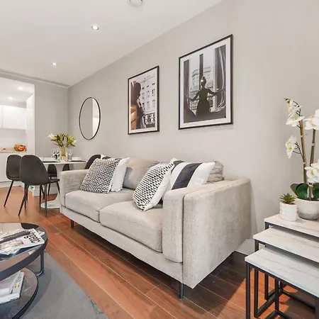 Luxury 1 Bed Flat, Minutes From Canary Wharf And South Quay Station